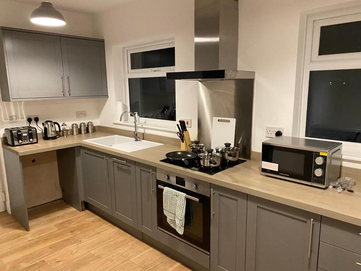 Villa Large House Sleeps 6 - 8 Individuals Fast Broadband With Free Parking Close To Nec Birmingham Airport Contractors For Hs2 And Jlr Welcome Exterior foto